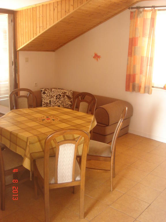 Apartments Renata Primosten Bilik gambar