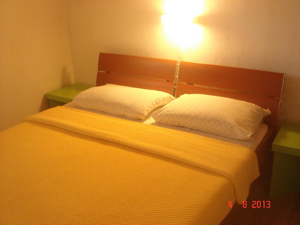 Apartments Renata Primosten Bilik gambar