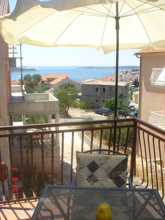 Apartments Renata Primosten Luaran gambar