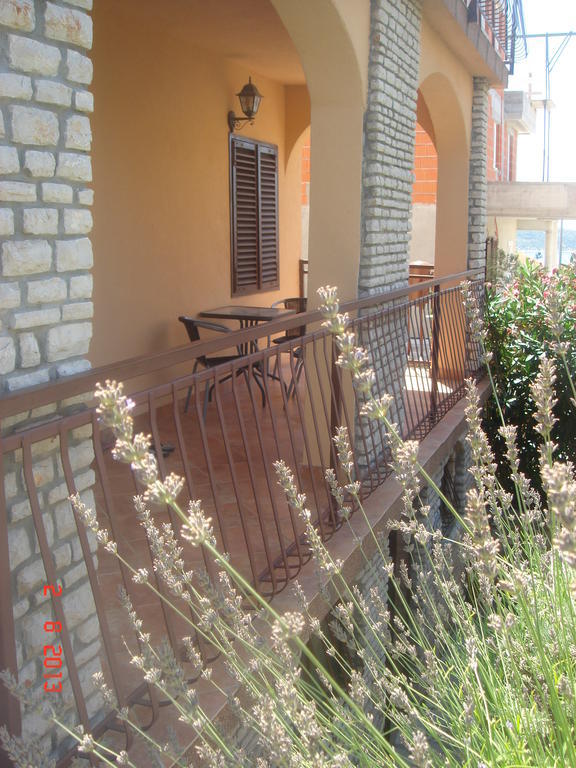 Apartments Renata Primosten Luaran gambar