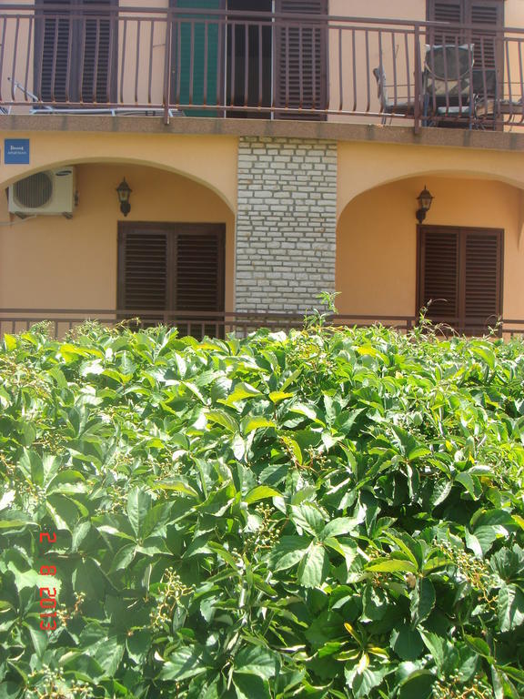 Apartments Renata Primosten Luaran gambar