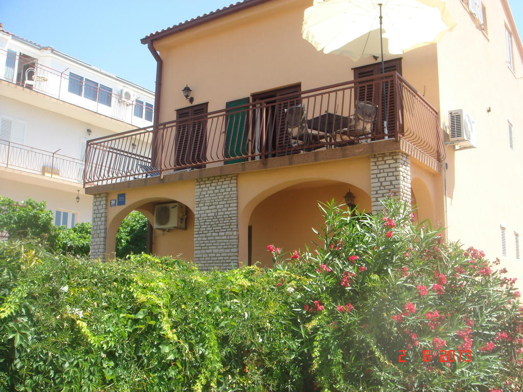 Apartments Renata Primosten Luaran gambar