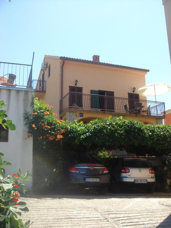 Apartments Renata Primosten Luaran gambar