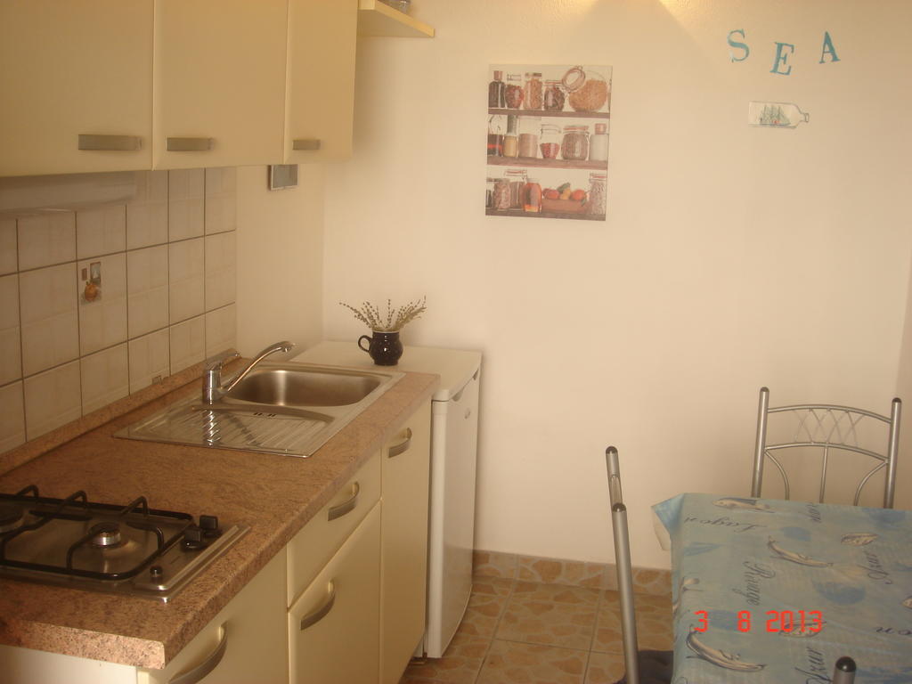 Apartments Renata Primosten Bilik gambar